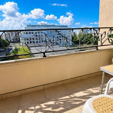 Apartment 1br W/ Pools & Free Parking | Walk To *