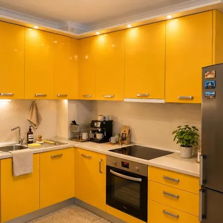 Apartment 1br W/ Pools & Free Parking | Walk To *